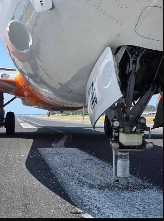 一波音737客机硬着陆!前轮被弹飞 起落架插入机场跑道