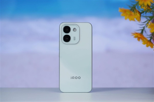 iQOO首款万毫安时手机！Z11S图赏