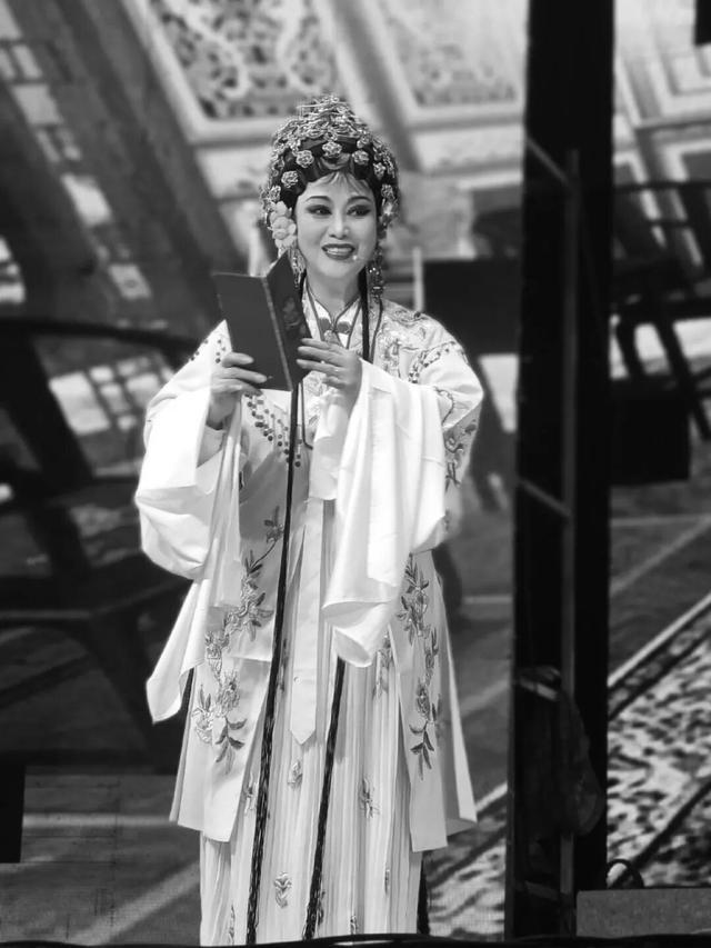越剧花旦演员钱水明(图源社交网站用户“元宝团子”)