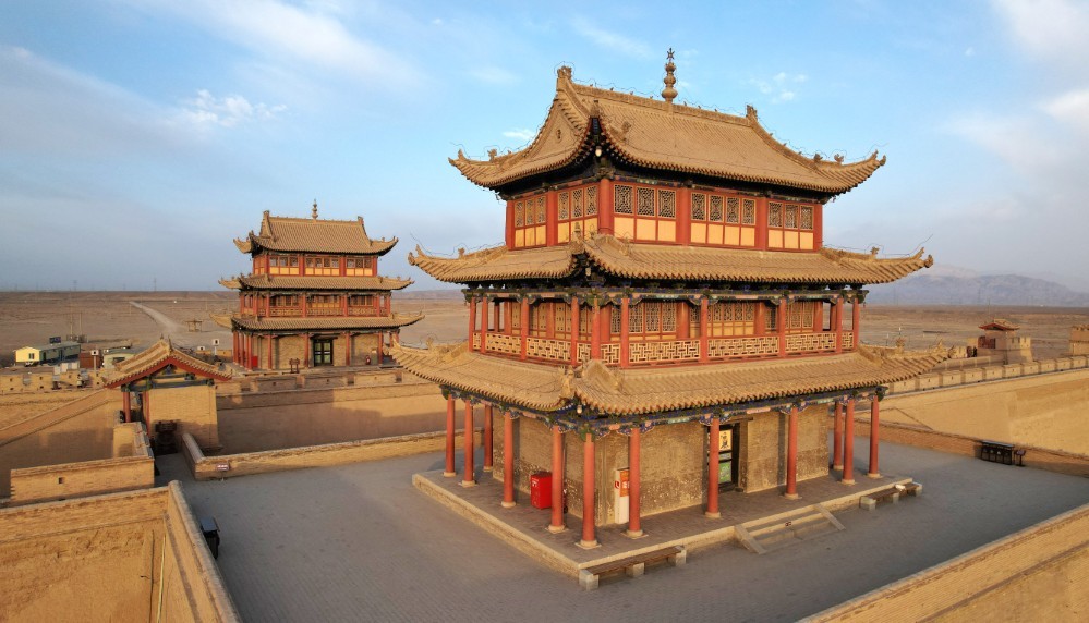 这是2025年10月29日在甘肃省嘉峪关市拍摄的嘉峪关关城（无人机照片）　新华社记者　陈斌　摄