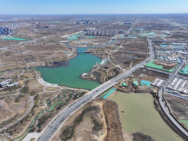 这是2026年3月18日拍摄的位于雄安新区启动区的中央绿谷（无人机照片）。新华社记者 朱旭东 摄