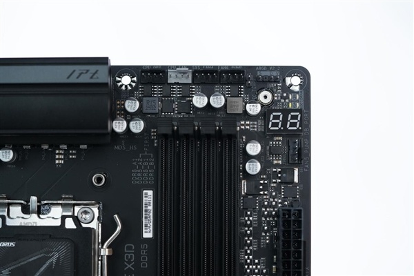 16+2+2相供电 配4路M.2!技嘉B850 AORUS ELITE X3D图赏