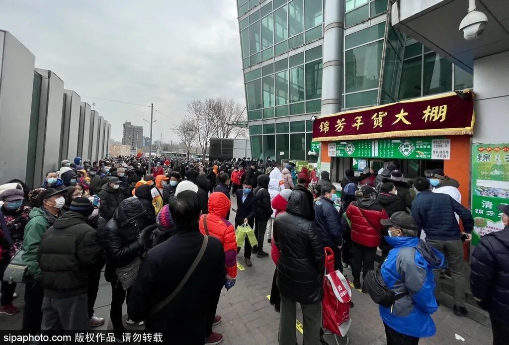 元宵节将至,锦芳小吃店前排起长队