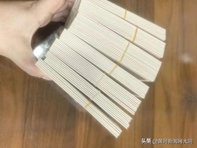 杨满娥准备的诗卡。图/四川日报