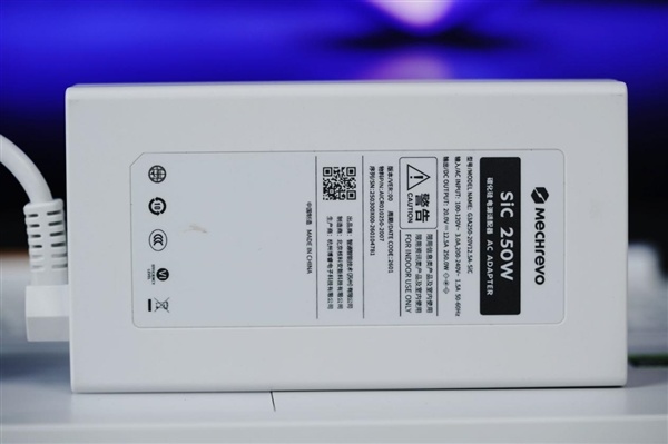 300Hz电竞屏！蛟龙16Pro潮玩版全能游戏本图赏