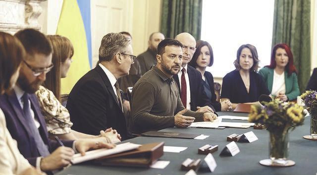 美欧国家从政治、经济和武器层面上支持乌克兰