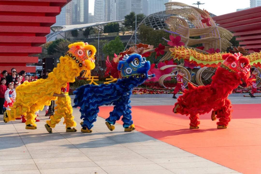 摄图网_701624693_中国新年传统南狮醒狮春节_(企业商用).jpg