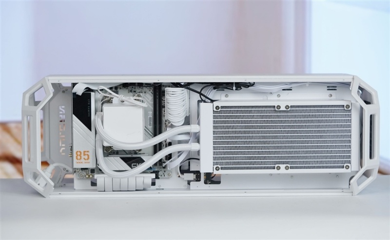 满血塞进RTX 5080与锐龙9 9950X3D!七彩虹iGame LAB Vulcan Armor火神战甲定制主机评测:地表最强ITX主机