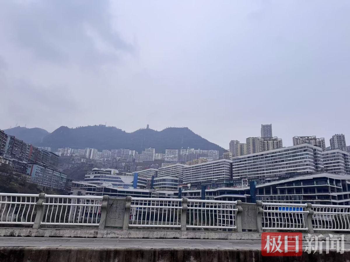 巫山县城依山而建