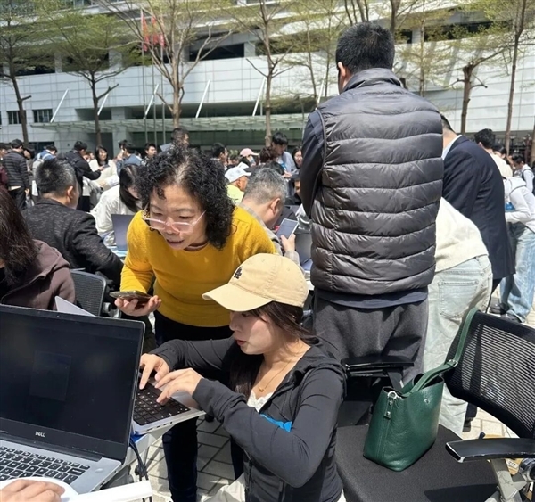 全民疯抢!60岁大爷大妈也开始养龙虾了 官方:极易引发网络攻击、信息泄露