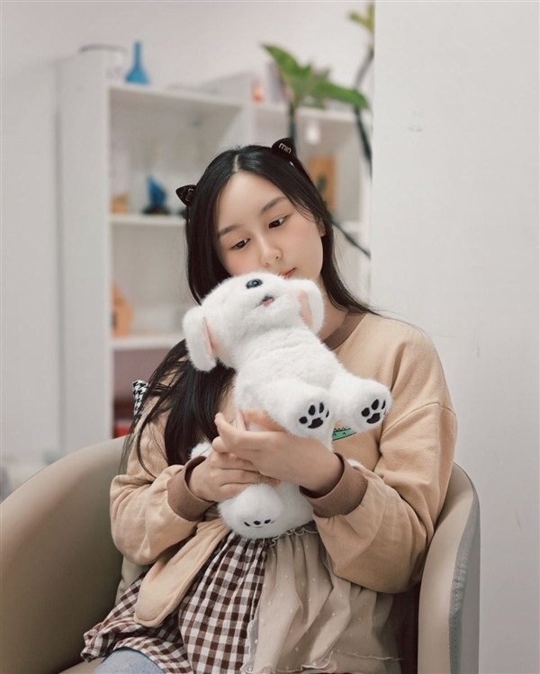 会撒娇能成长!科沃斯毛团陪伴机器人图赏