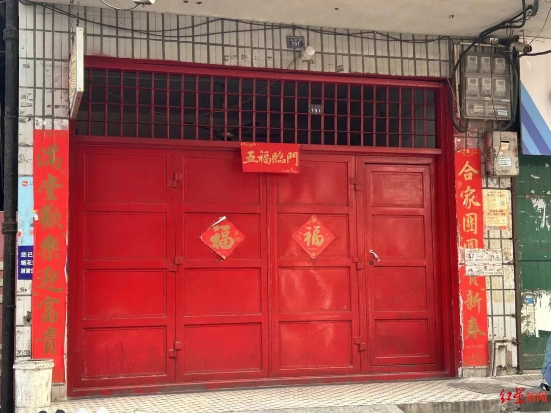 ▲涉事牌馆大门紧闭 胡闲鹤 摄