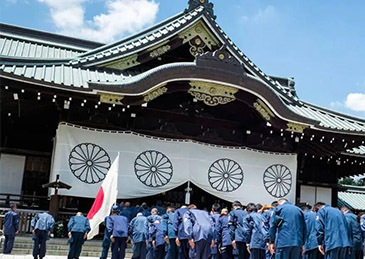高市早苗向战犯神社献祭品 【高市早苗向靖国神社献祭品】据日本经济新闻