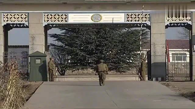 中将司令下连队当兵杠杆交易杠杆交易，遭班长报复连站三班岗，团长怒火冲天