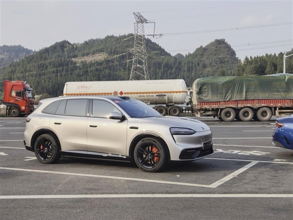 提前锁定大爆款 问界M6内饰曝光：吸引年轻人稳了