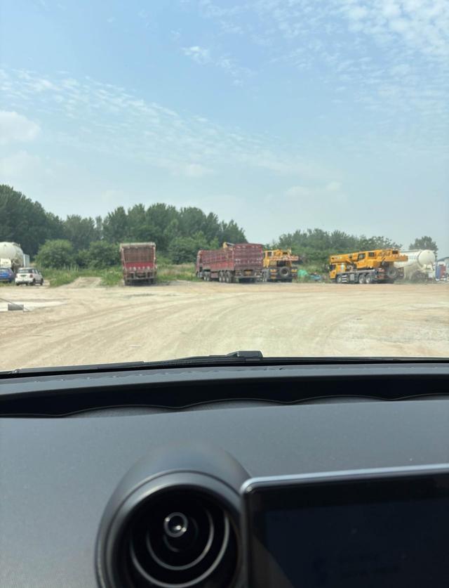 5辆17.5米大板车一起跑浙江，单趟挣4000看着不少，卡友司机AA吃饭背后藏着多少跑车人的精打细算-有驾