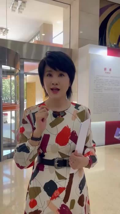 高度老师的“高度”  北舞探一探 今天采访的是高度老师，学生们都说他很有高度，他起舞有风，眼里带光，一起前往北舞去探一探，看看67岁的他活力满满站上舞台和讲台。 #莉分享#高度老师#北京舞蹈学院#吴小