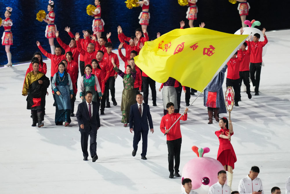 西藏自治区体育代表团在第十五届全运会开幕式上。新华社记者 薛宇舸 摄