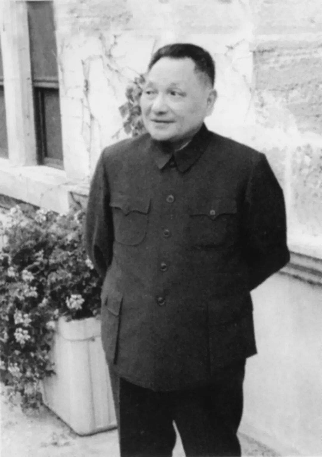 ◆邓小平故地重游,感慨不已。