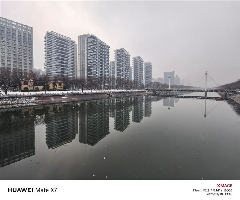 左手 AI右手大屏!华为Mate X7典藏版体验评测:鸿蒙OS 6.0加持 不仅是折叠更是掌上工作站