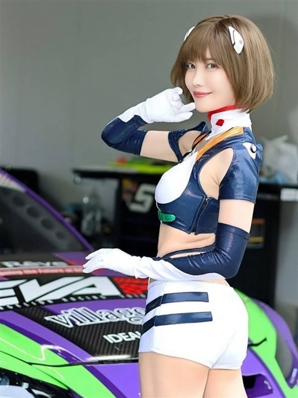 日本赛车女郎Cos初代女神绫波丽 身高腿长太顶了
