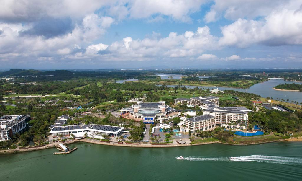 博鳌亚洲论坛2026年年会3月24日至3月27日在海南博鳌东屿岛举行,这是博鳌亚洲论坛国际会议中心(无人机照片)。新华社记者 杨冠宇 摄