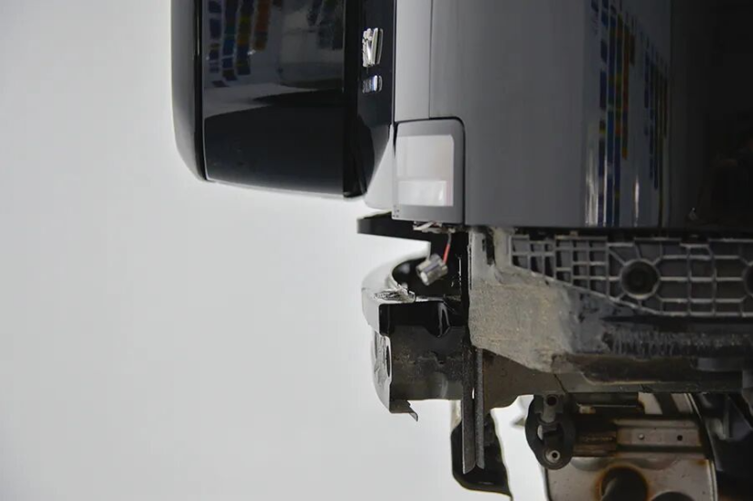 方程豹钛7拆车：看上去这么“硬”的车，拆开看看防撞梁什么样？