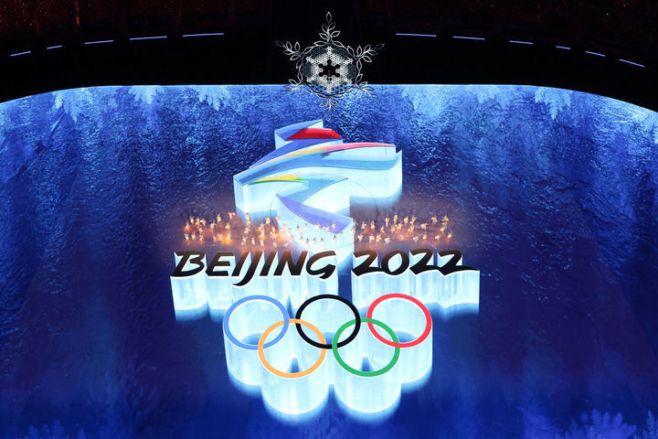 2022年2月20日晚，北京第二十四届冬季奥林匹克运动会闭幕式在国家体育场举行。这是开场“点亮”环节。新华社记者 徐子鉴 摄