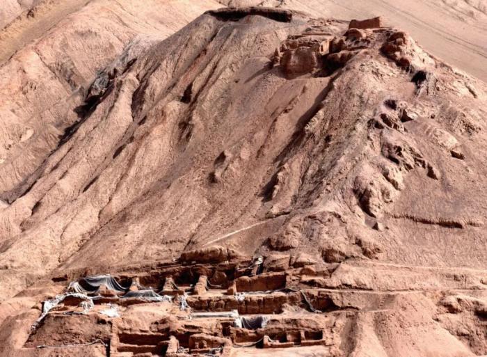 鄯善吐峪沟石窟曾出土15000余件文书残片。史玉江 摄