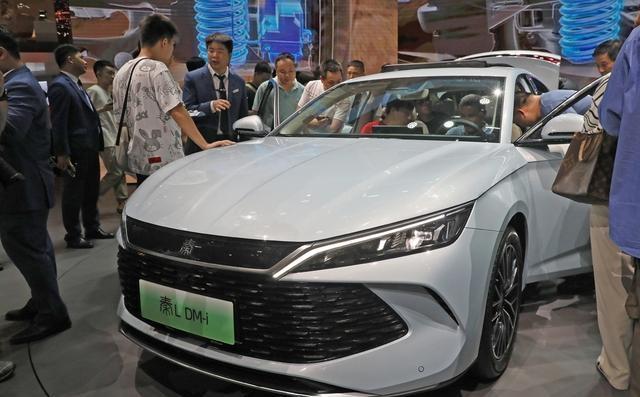 开了3年混动才后悔，省油不省钱，跟纯电一比真实差距太扎心-有驾