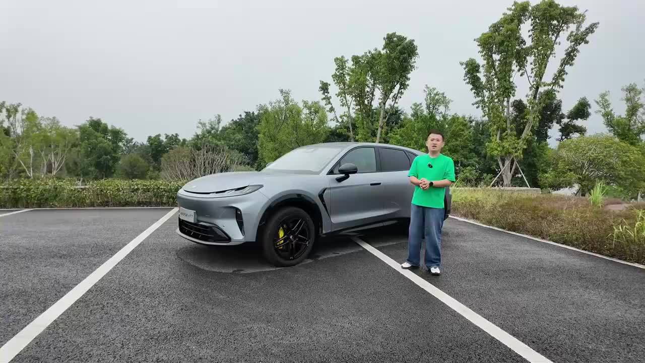 底盘质感很上乘！试驾极狐阿尔法T7