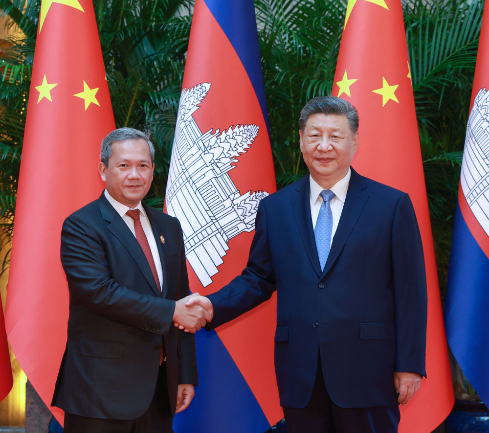 7月17日下午,国家主席习近平在上海西郊宾馆会见来华出席2026世界人工智能大会暨人工智能全球治理高级别会议并进行工作访问的柬埔寨首相洪玛奈。新华社记者 王晔 摄