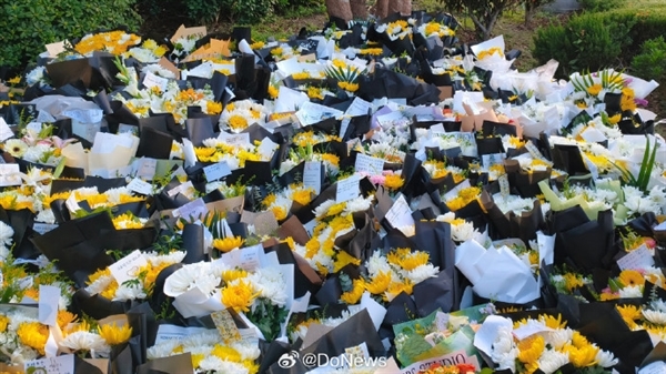 谢绝直播！张雪峰今日追悼会 全国各地万千学子来送别：现场一封手写信让人动容