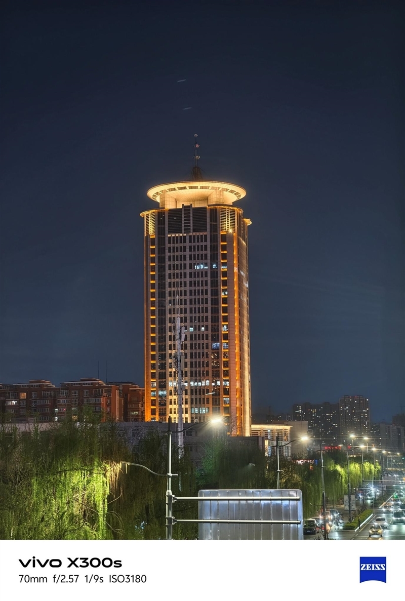 天玑9500搭配蔡司影像 vivo X300s手机全面评测:省心耐用的直屏主力机