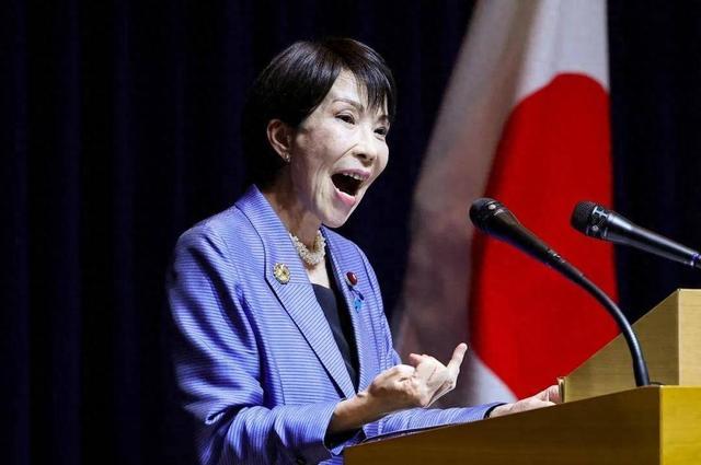 高市终于感到疼了，中国6个月一点不松口，外媒：将日本逼入困境