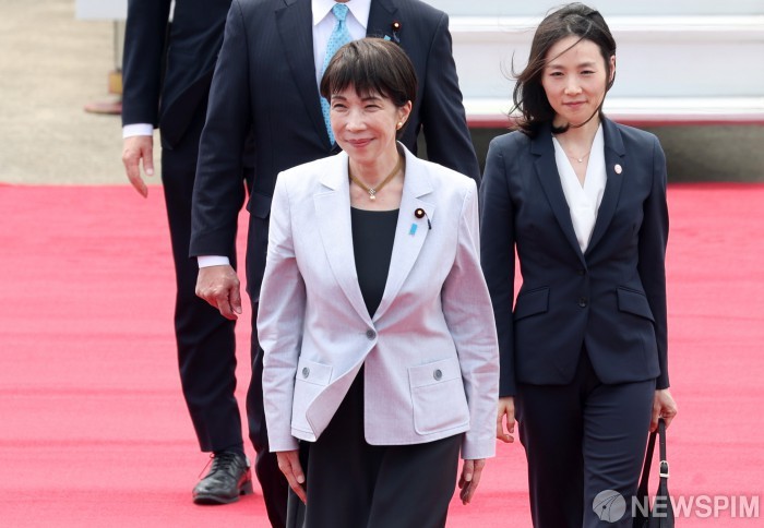 日本首相高市早苗5月19日下昼抵达大邱国际机场，对韩国进行走访。纽斯频通信社