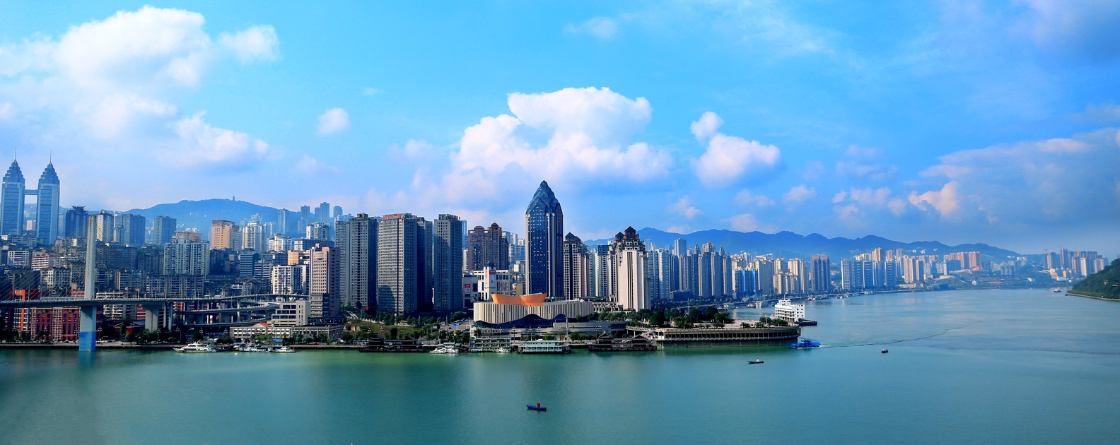 长江与乌江交汇处的重庆市涪陵区，江面宽逾千米。优越的航道条件，是涪陵成为工业大区、经济大区的重要支撑。涪陵区委宣传部供图