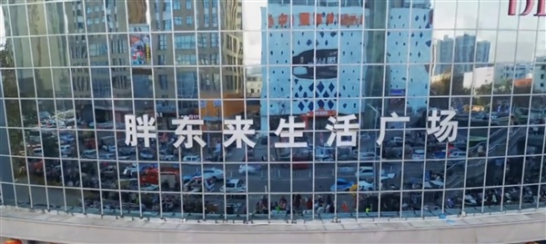 许昌胖东来附近老板流泪说舍不得：有胖东来大家才知道许昌