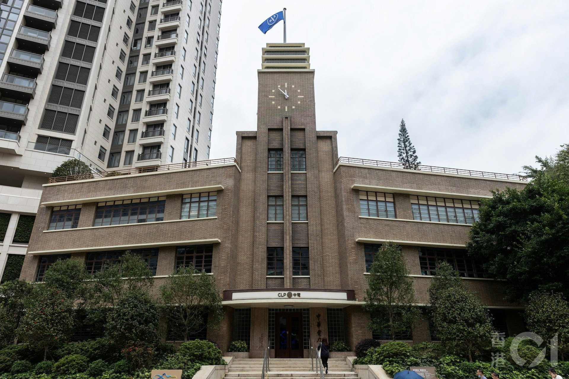 中华电力长者电费优惠计划长者可享有每2个月首400度电力半价电力优惠，优惠均适用于住宅用电价目的电力费用、燃料调整费和节能回扣，并毋须缴付最低收费。（资料图片）