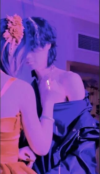 吴娜发布的恋陪本视频中，女玩家与DM演绎剧情。图/视频截图