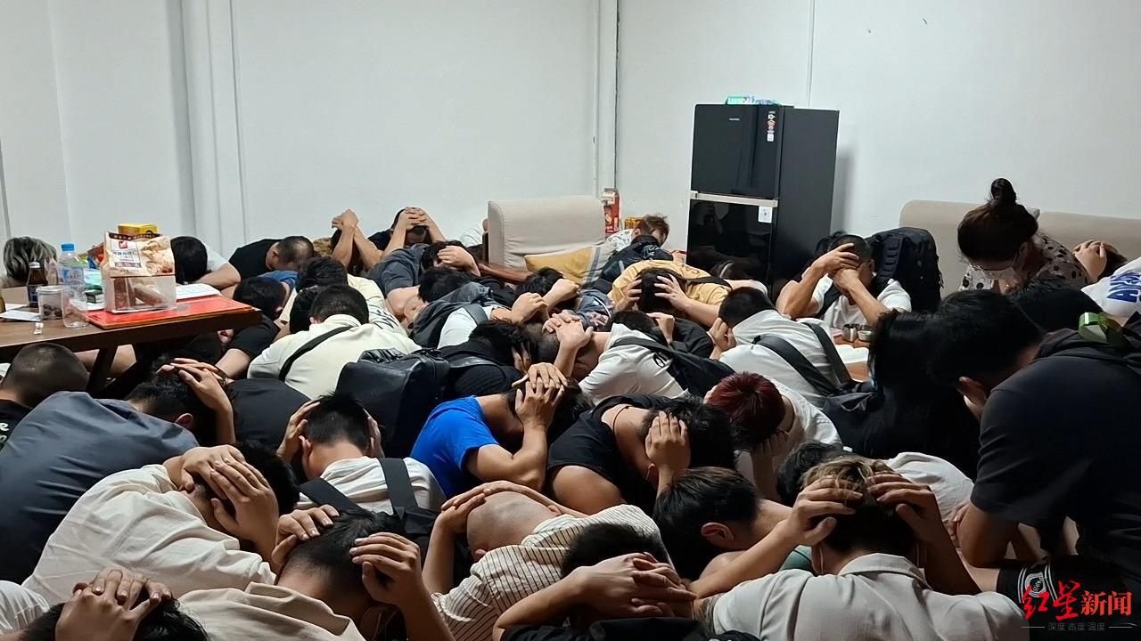 ▲东帝汶警方在近期行动中拘留300多名嫌疑人员