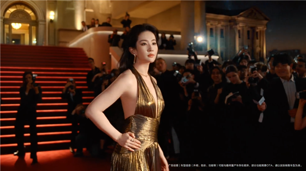 华为文书刘亦菲成鸿蒙智行智界品牌代言东谈主:一袭鎏金深V礼裙乘坐智界V9 太优雅