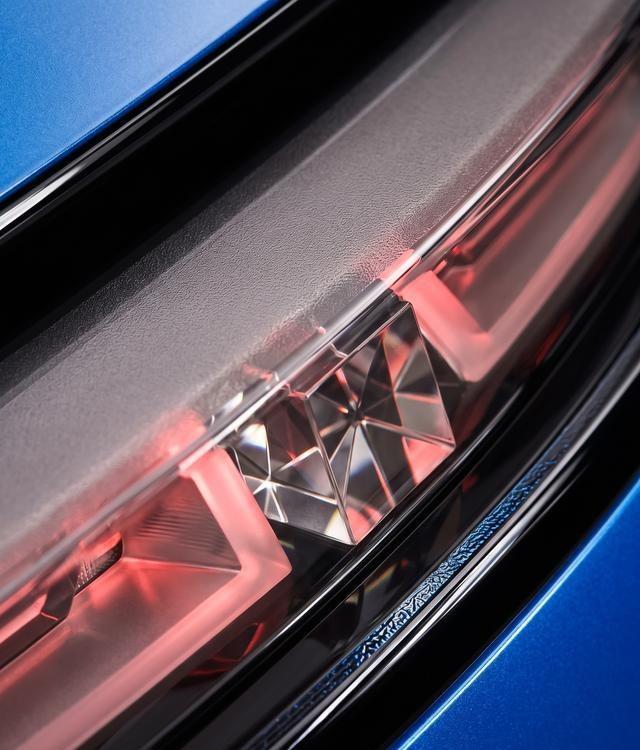 宝马X9旗舰曝光：4.4T V8插混加持，发光格栅配M套件，气场全开-有驾