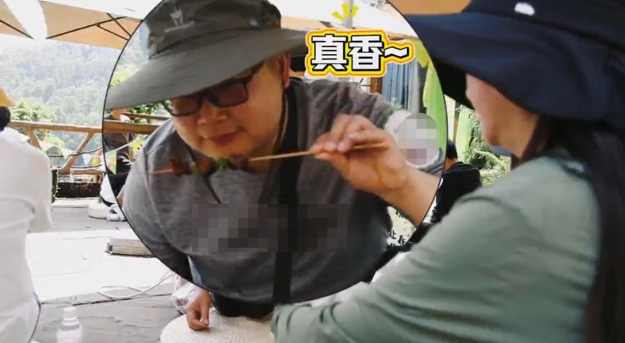 ▲比赛现场旁人用烧烤引诱参赛者 陈星霖 摄