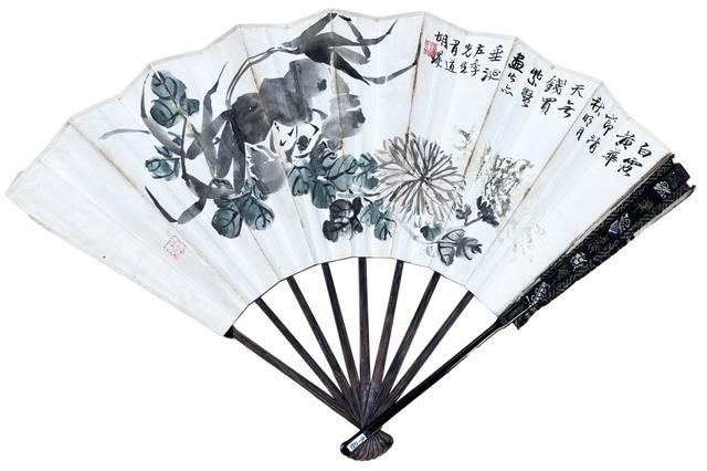 清 胡鑺《蟹肥菊黄图》成扇 杭州工艺美术博物馆藏