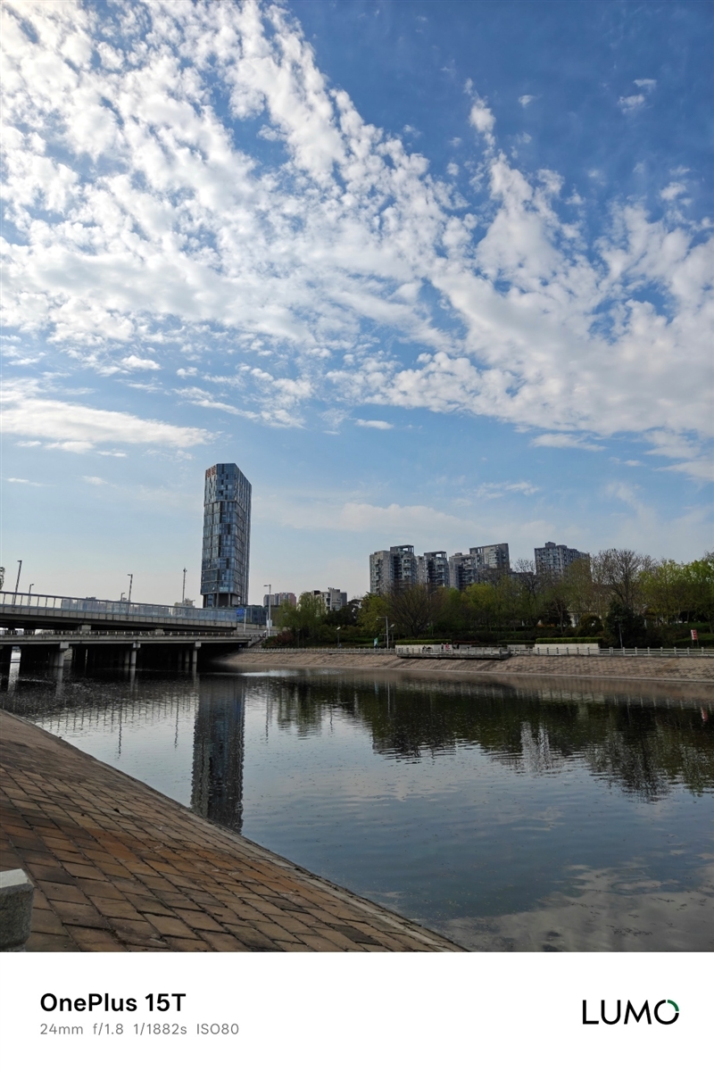 小屏不妥协配置反升级！一加15T手机深度评测：小巧玲珑的满血性能旗舰