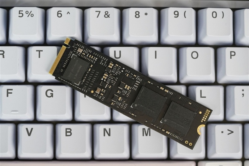无缓PCIe5.0 SSD性能天花板!长江存储致态TiPlus9100 2TB评测:顺序读取超12G/s,4K 媲美旗舰