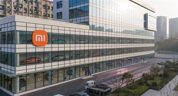 杭州这家小米门店火了：三层楼摆满小米汽车 像巨型模型柜