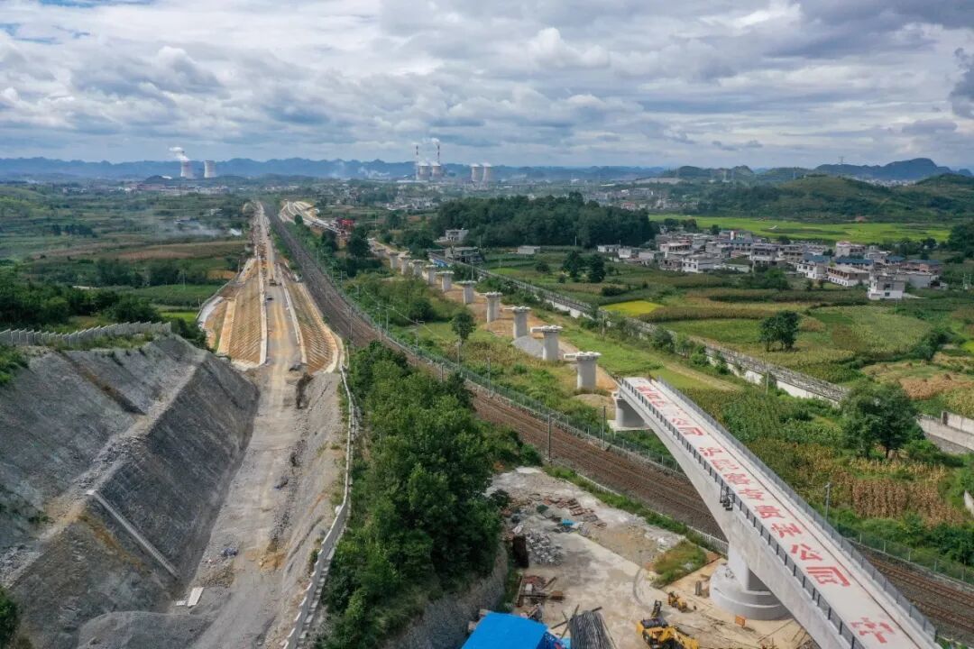 4.完成5000 吨梁体精准空中转体的黄桶村1号大桥(梁力升摄).jpg