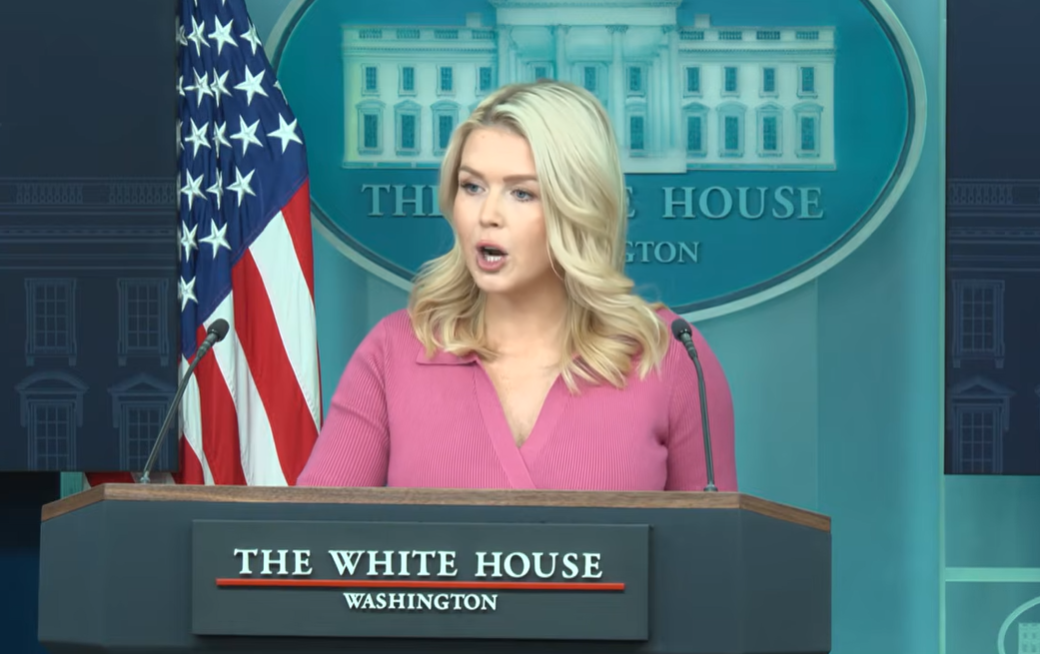 △当地时日,美国白宫新闻秘书莱维特在简报会上